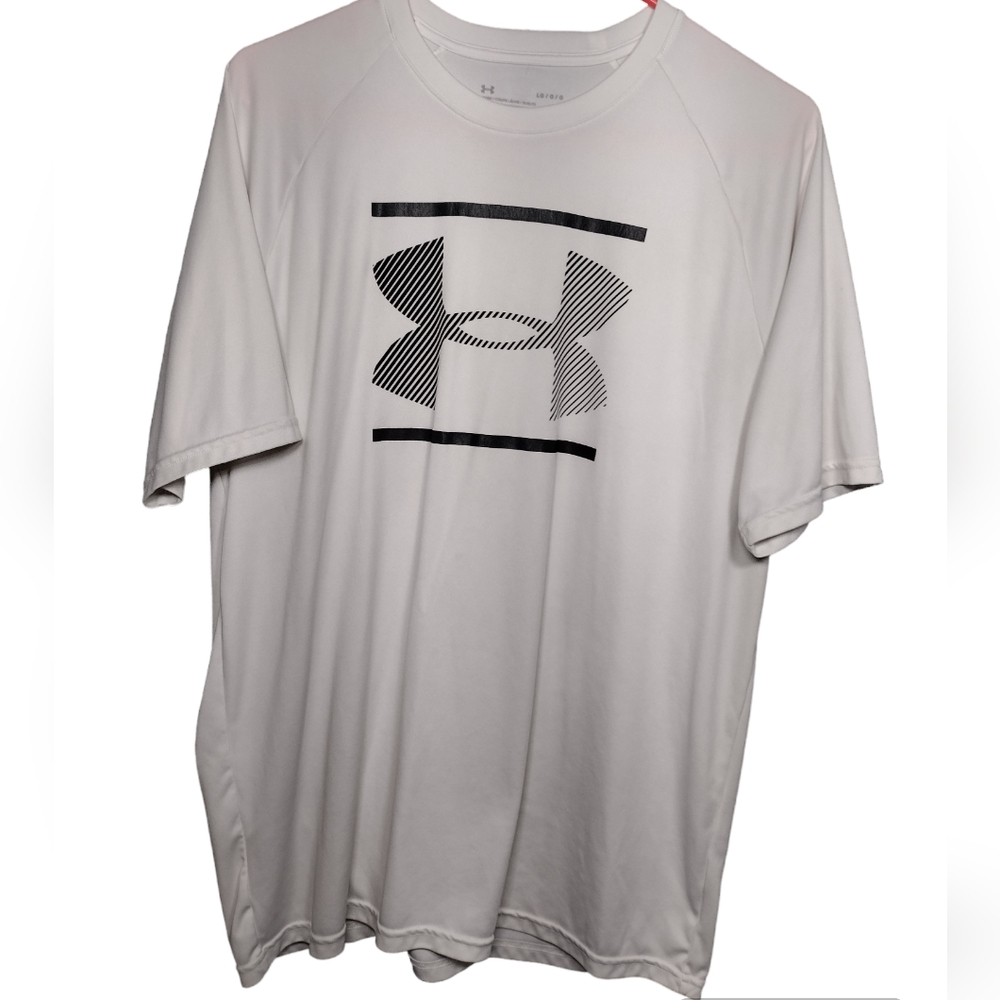 Under armour Men's short sleeve T-shirt size LG white and black athleticwear